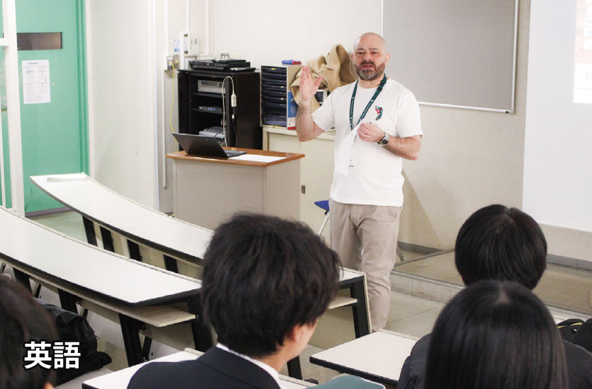 3か国語を同時に学べる語学カリキュラムを用意！01