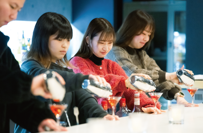 リアルな実習室で一流の講師陣02