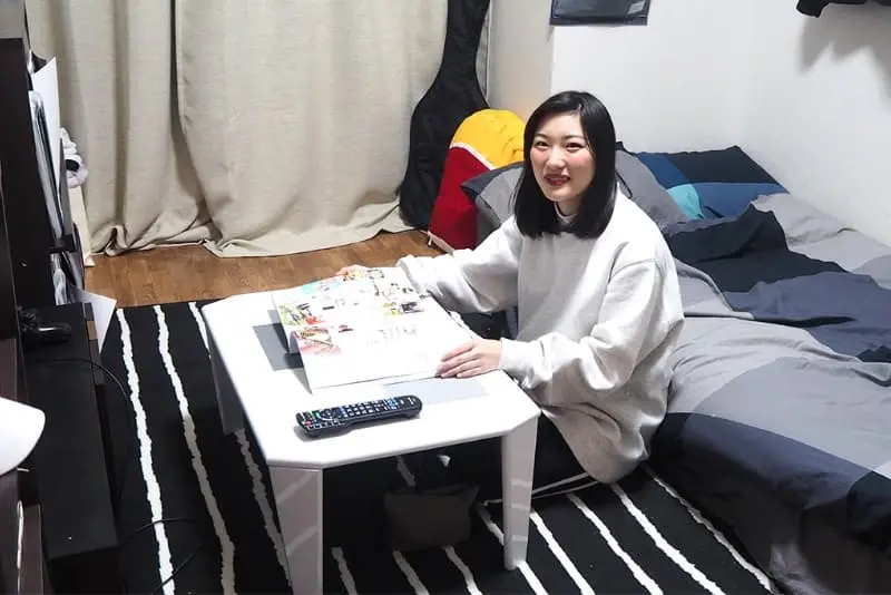 学生マンションに入居する学生の様子